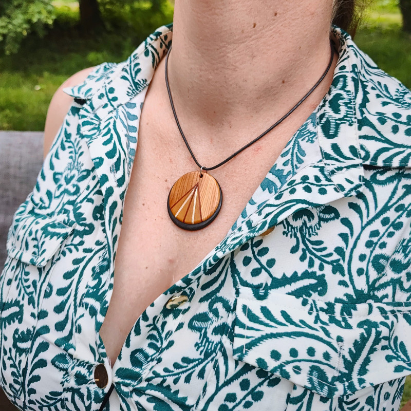 Pendentif rond en Ebène du Gabon, If, Padouk, Pequia amarello et Frêne