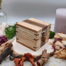 Ecrin à bague - Frène, Madre de cacao, Amarante et Erable teinté