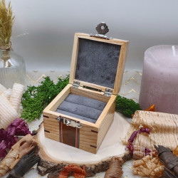 Ecrin à bague - Frène, Madre de cacao, Amarante et Erable teinté