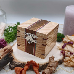 Ecrin à bague - Frène, Madre de cacao, Amarante et Erable teinté