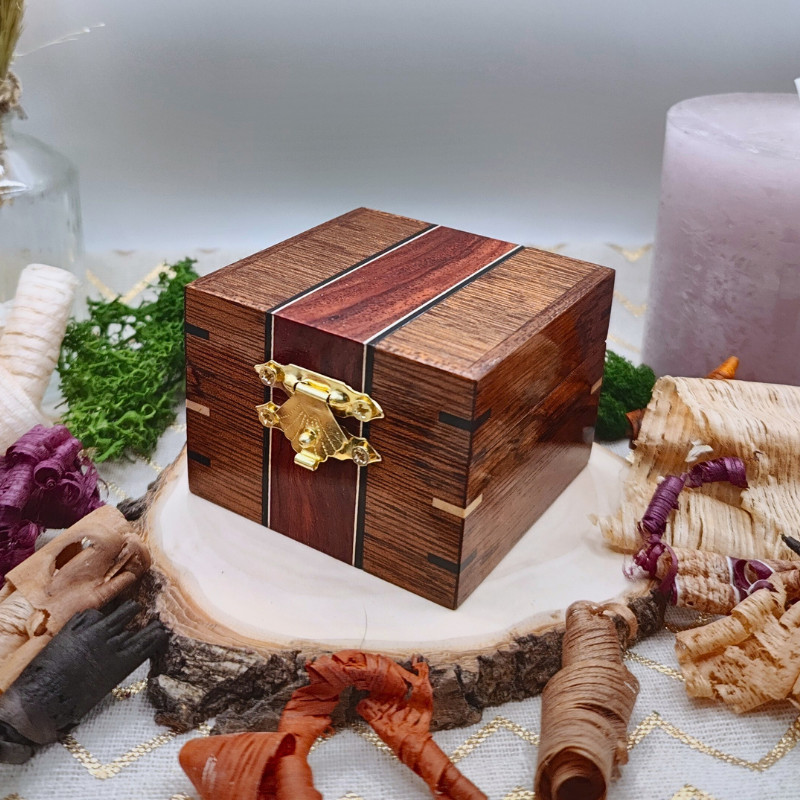 Petite boite "Luxe" - Sapelli, Narra rouge, Ebène et Erable