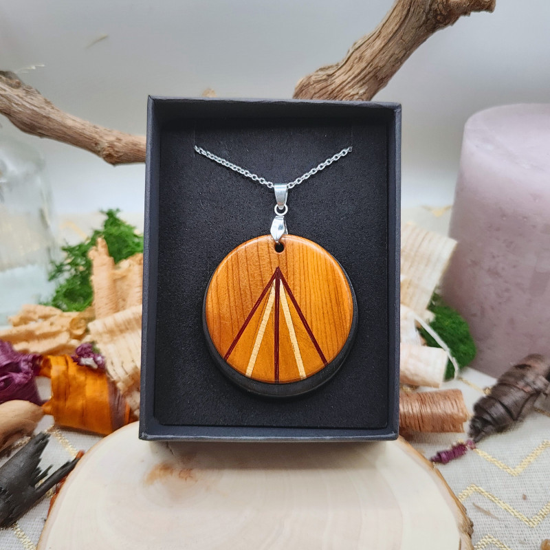 Pendentif rond en Ebène du Gabon, If, Padouk, Pequia amarello et Frêne
