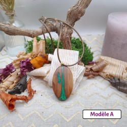 Pendentif bois et résine colorée