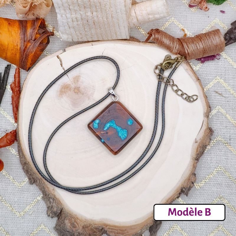Pendentif bois et résine colorée