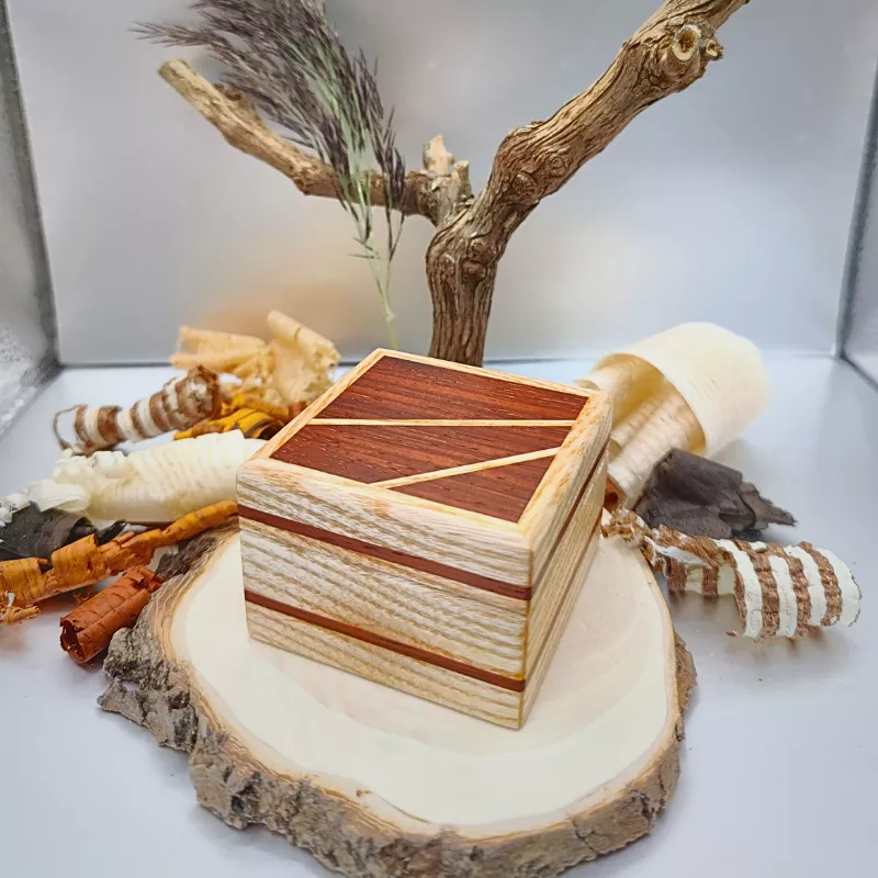 Petite boite en Frêne et Padouk